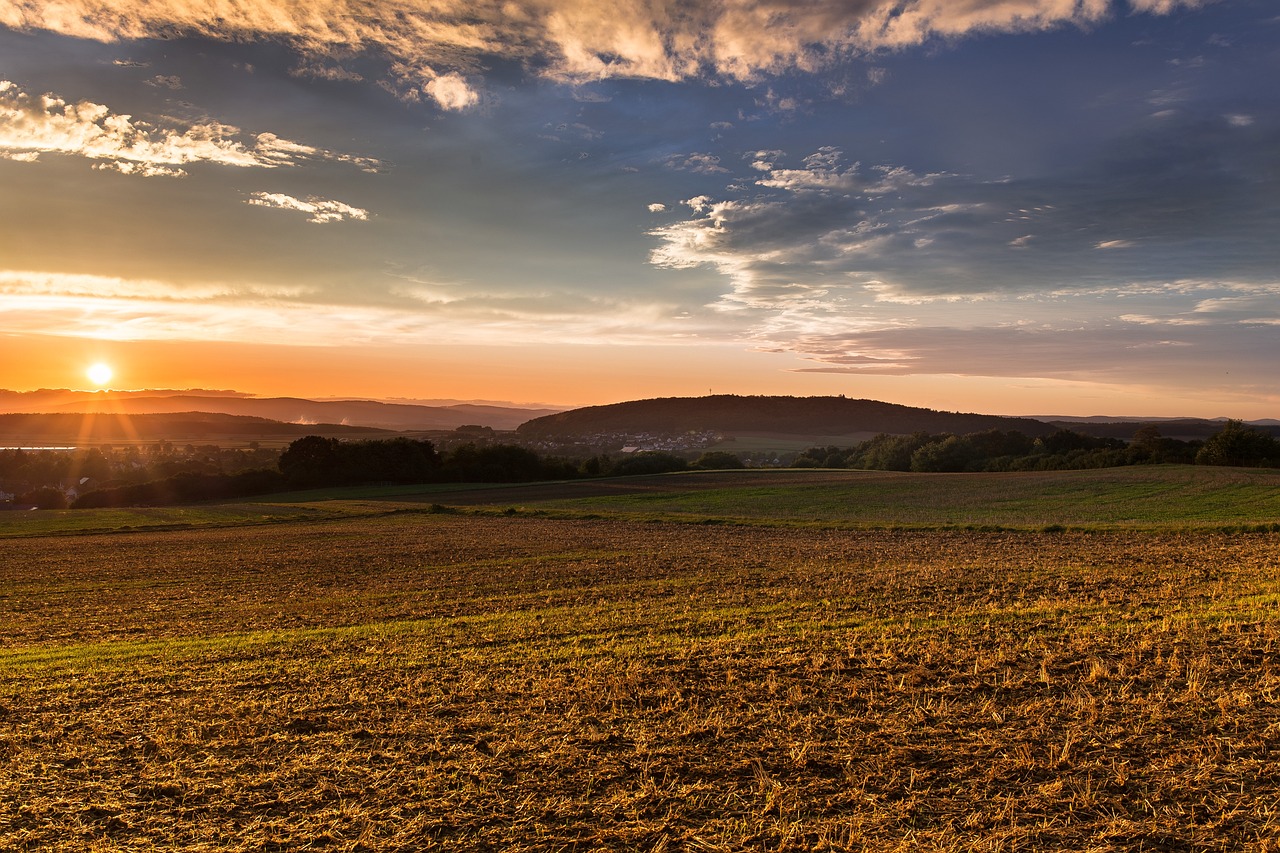 Paisaje con puesta de sol